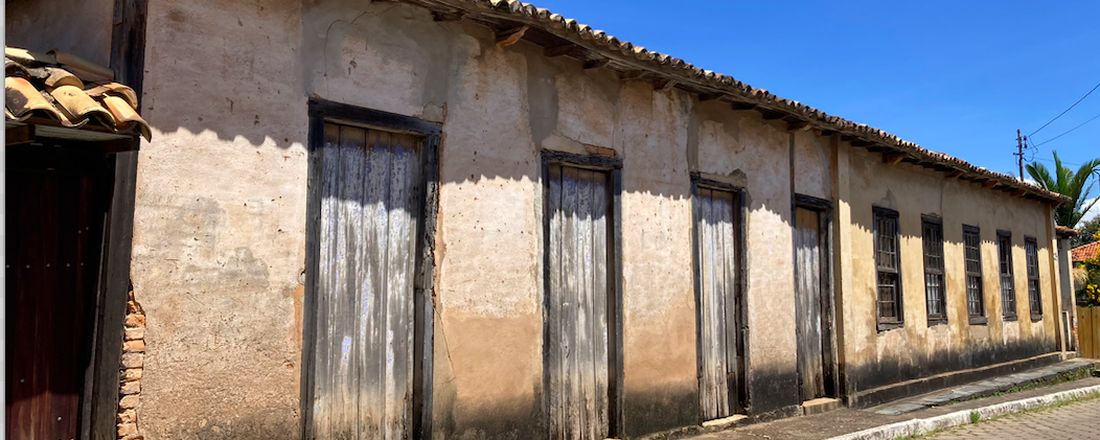 A casa corrente luso-brasileira em Minas Gerais – Releitura sobre a casa urbana dos séculos XVIII e XIX